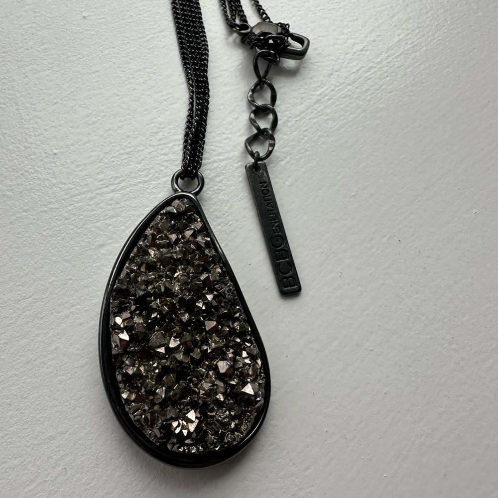 Gold and Black Necklace Set - Picture 2 of 3